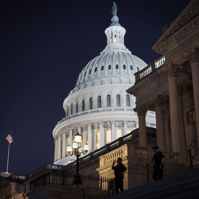 b1/dc/5681781541b2ac0c3a0889d28da7/capitol-building-washington-dc-bb-640x640.jpg
